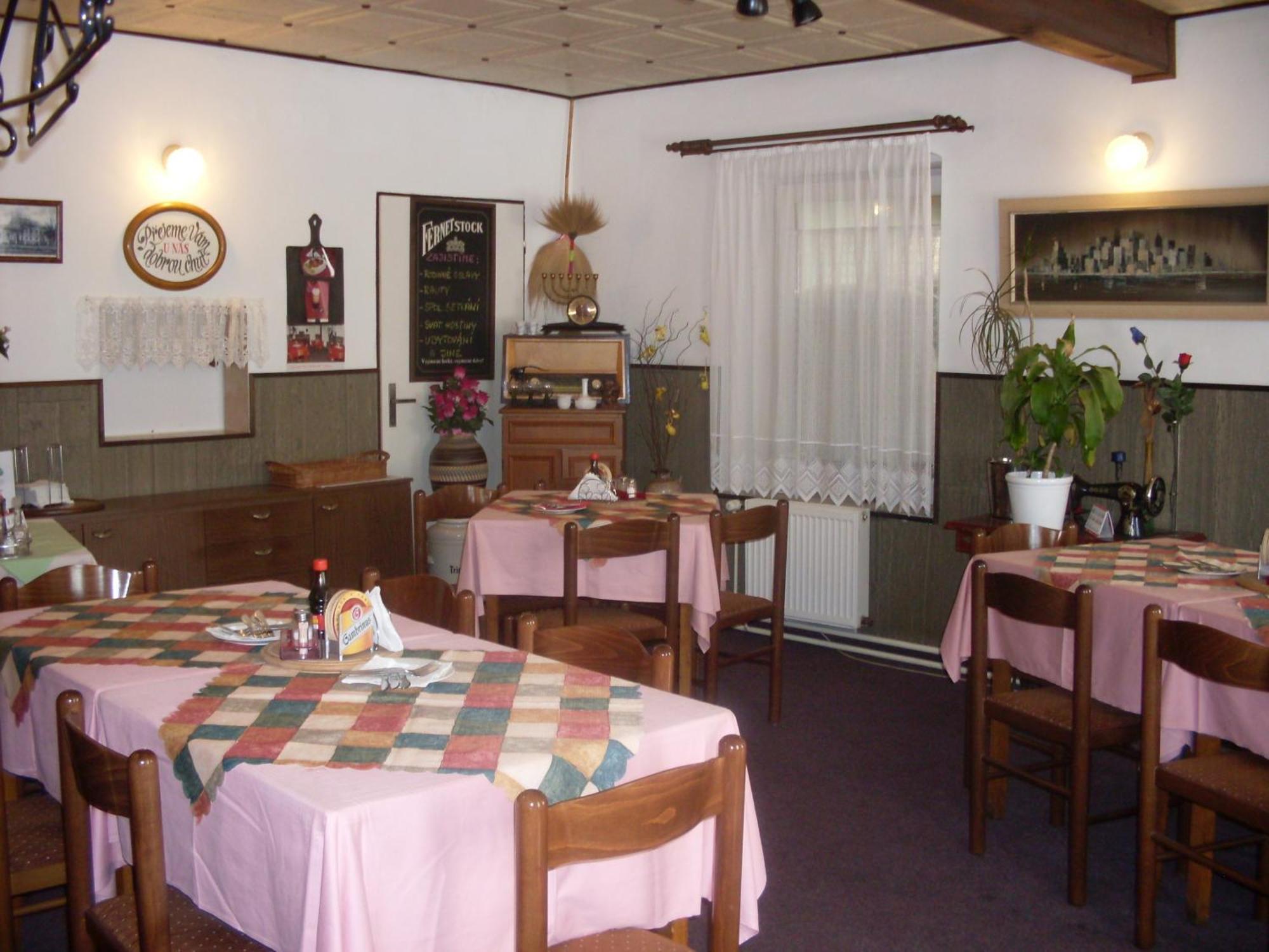 Pension U Kastanu Karlovy Vary Esterno foto